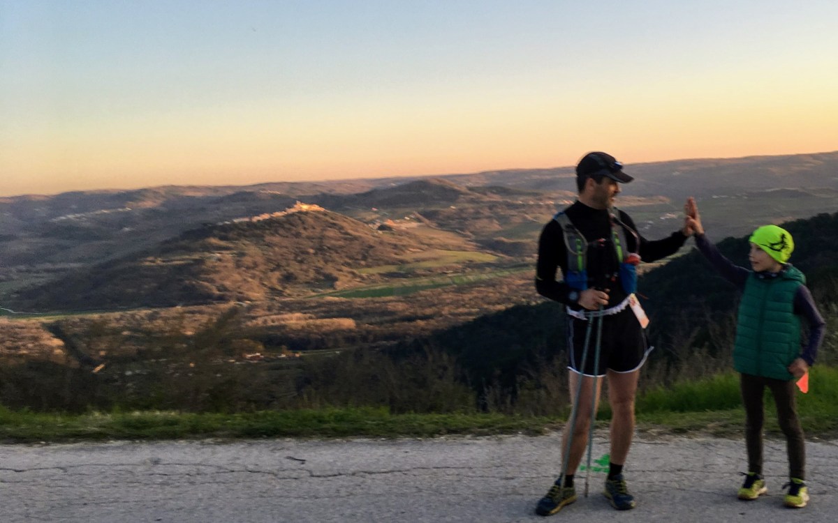 Ja, Šerki “laufa” na “špeh” in pivo; pač starega dizlovega motorja ne moreš navaditi na zanič&nbsp;bio-gorivo.