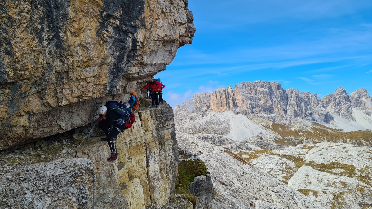 »Feratanje« ali hoja po zavarovanih plezalnih&nbsp;poteh